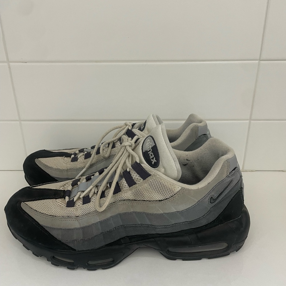 Nike Air Max 95 Men's Shoes - Grey and Black